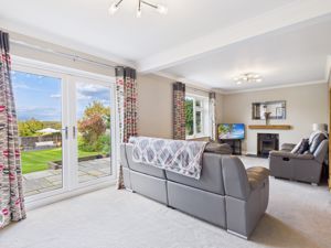 Lounge- click for photo gallery